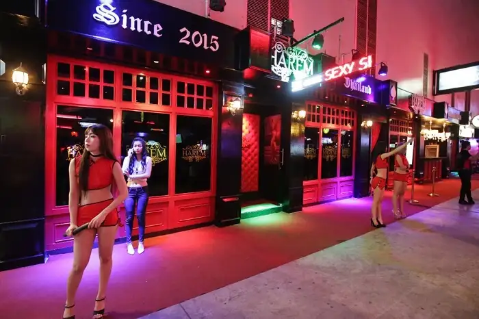 Moulin Rouge A Go-Go